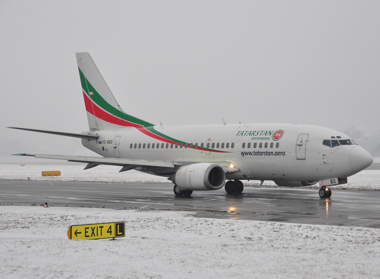 VQ-BBO - 737-548 - Tatarstan Airlines - SZG - 09-01-2010b