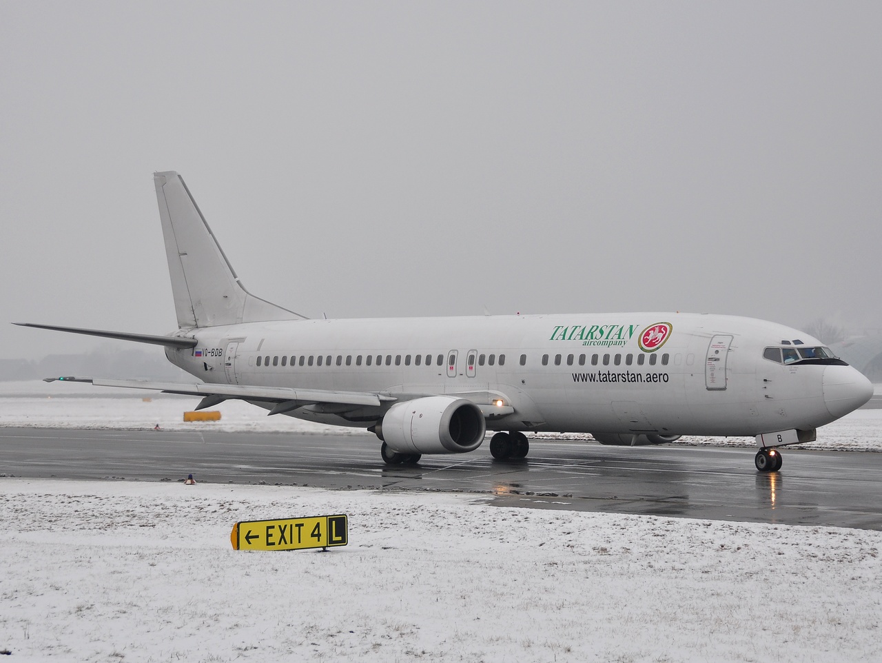 VQ-BDB - 737-4D7 - Tatarstan Airlines - SZG - 09-01-2010f