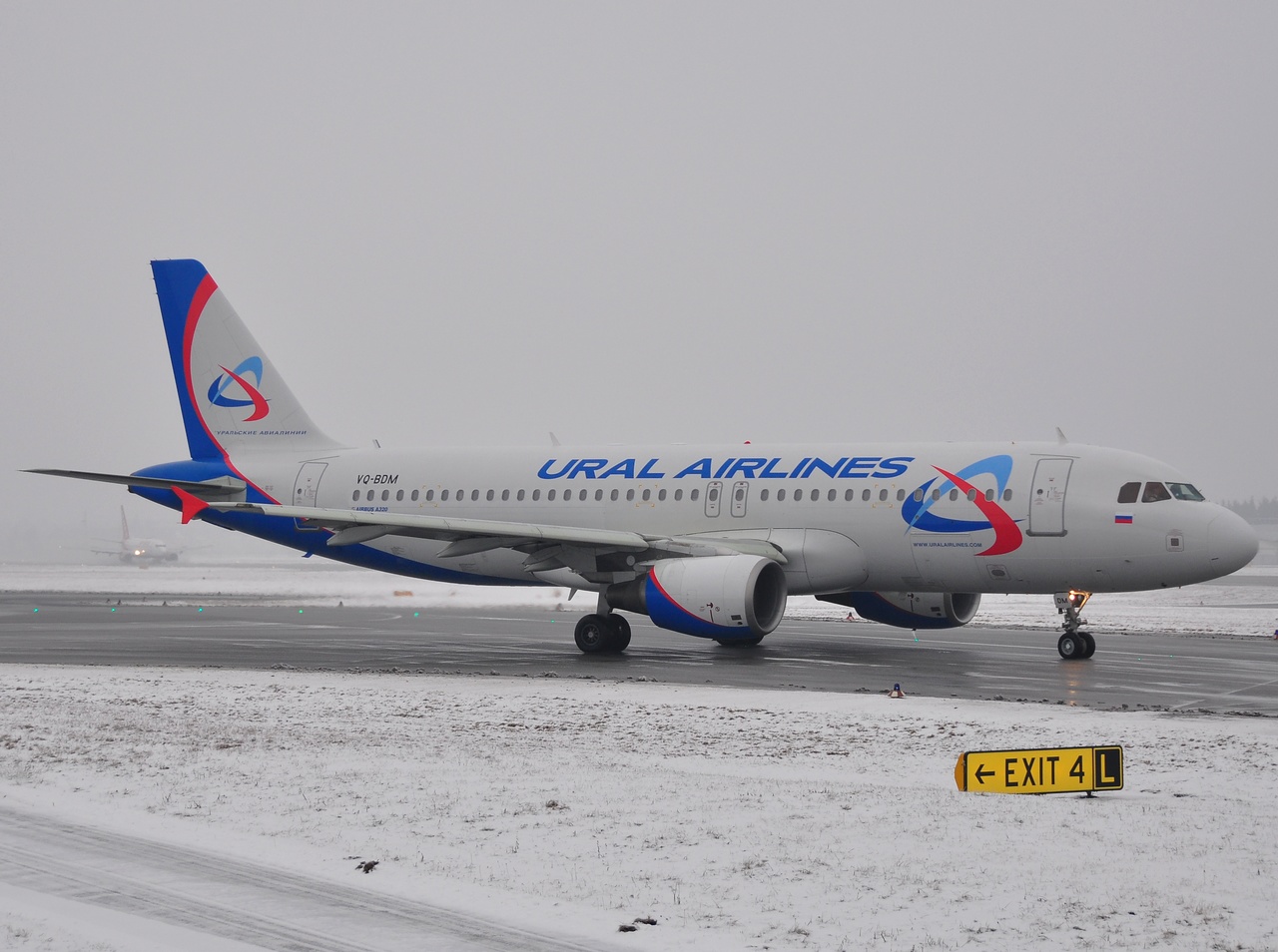 VQ-BDM - A320-214 - Ural Airlines - SZG - 09-01-2010b