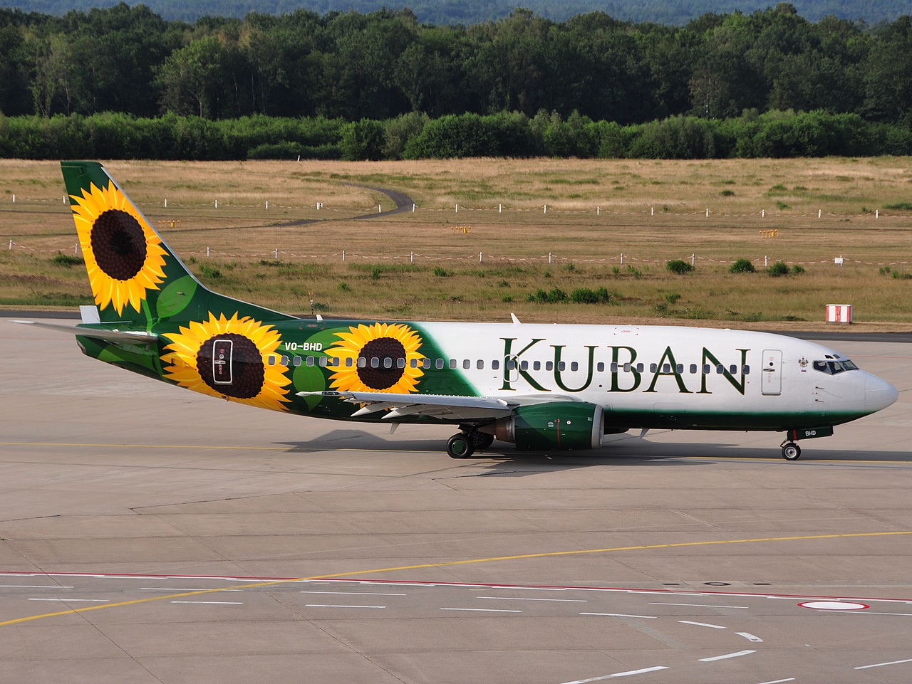 VQ-BHD - 737-3Q8 - Kuban Airlines - CGN - 10-07-2010c