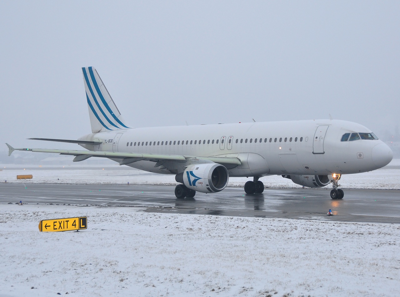YL-BCB - A320-211 - LAT Charter - SZG - 09-01-2010
