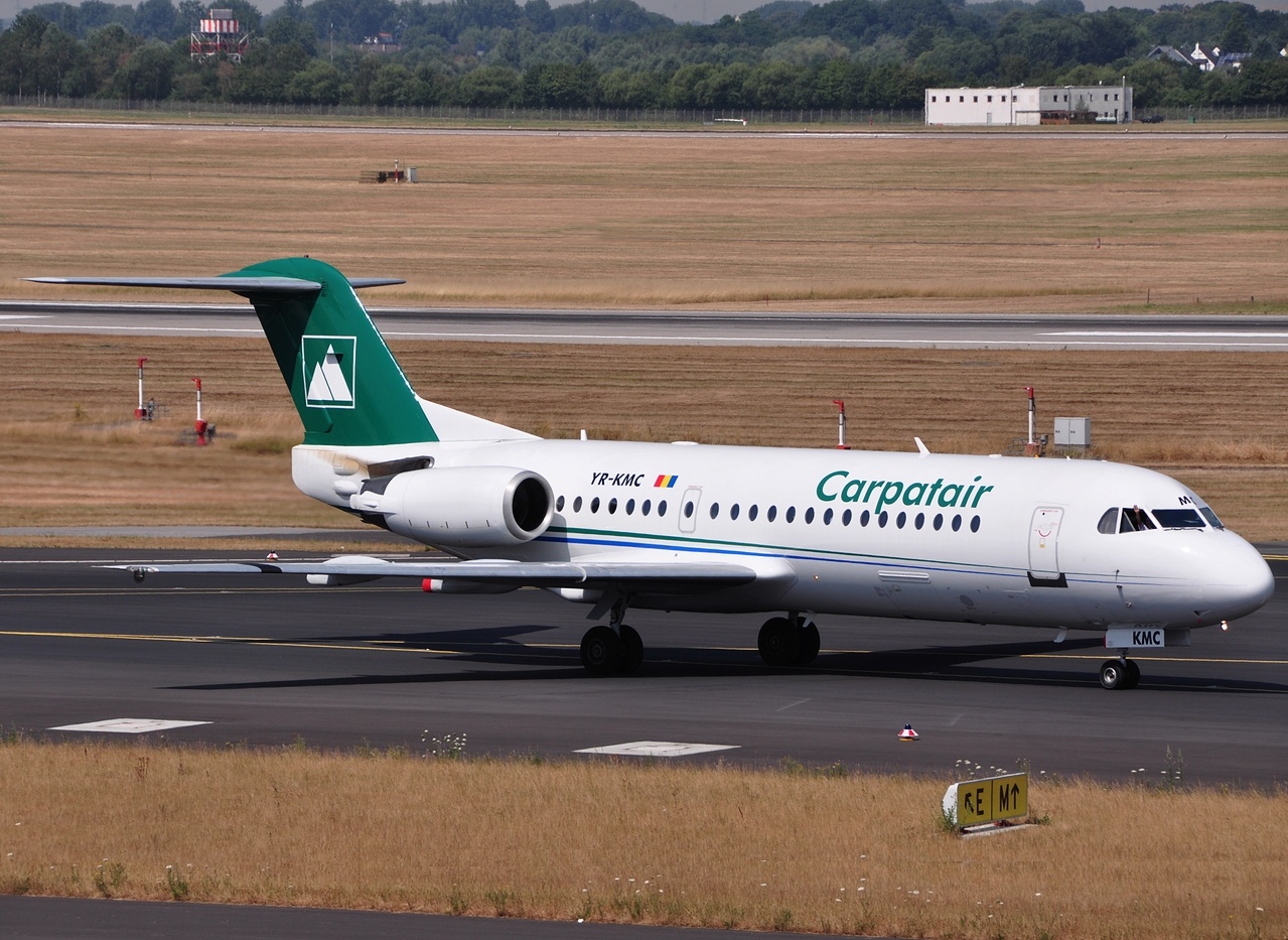 YR-KMC - Fokker 70 - Carpatair - DUS - 10-07-2010