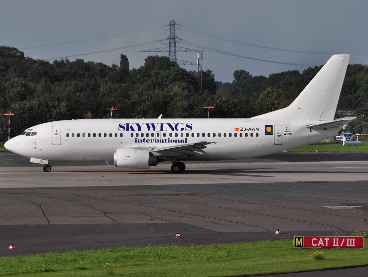 Z3-AAN - 737-382 - Skywing International - DUS - 11-09-2010