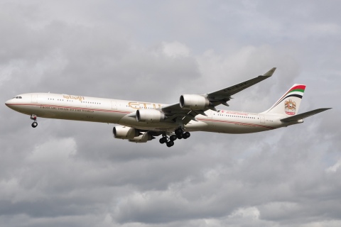 A6-EHK - A340-642 - Etihad Airways - LHR - 29-08-2010