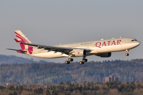 A7-AEG - A330-302 - Qatar Airways - ZRH - 11-04-2010