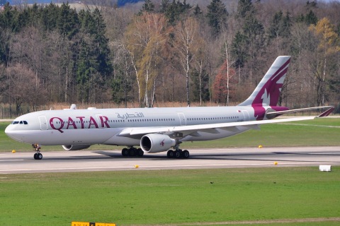 A7-AEG - A330-302 - Qatar Airways - ZRH - 11-04-2010c