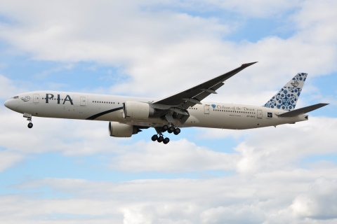 AP-BHV - 777-340(ER) - PIA Pakistan International Airlines - LHR - 28-08-2010