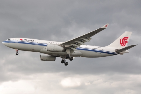 B-6132 - A330-243 - Air China - LHR - 28-08-2010