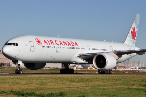 C-FIVM - 777-333(ER) - Air Canada - CDG - 21-08-2010