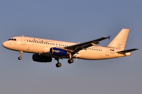 CS-TQK - A320-232 - White - BRU - 22-04-2010