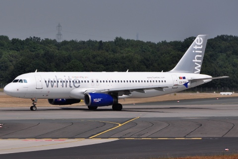 CS-TQK - A320-232 - White - DUS - 10-07-2010