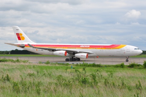 EC-HQH - A340-313 - Iberia - CHR - 30-04-2010