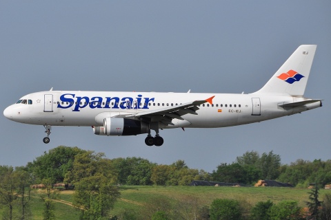 EC-IEJ - A320-232 - Spanair - TLS - 29-04-2010