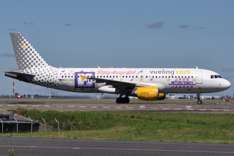 EC-KDG - A320-214 - Vueling - CDG - 21-08-2010