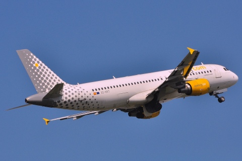 EC-KKT - A320-214 - Vueling - BRU - 23-04-2010
