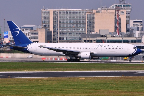 EI-CZH - 767-3G5(ER) - Blue Panorama Airlines - BRU - 23-04-2010b