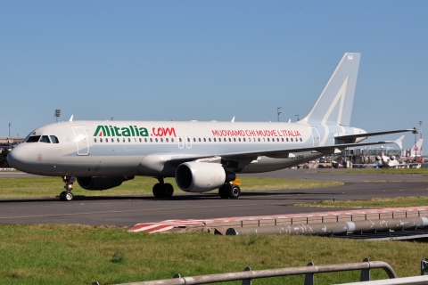 EI-DSA - A320-216 - Alitalia - CDG - 21-08-2010