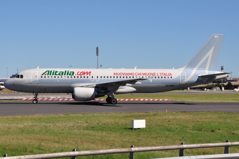 EI-DSA - A320-216 - Alitalia - CDG - 21-08-2010b