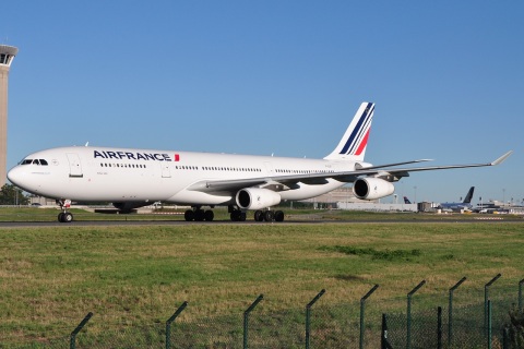 F-GLZC - A340-311 - Air France - CDG - 21-08-2010