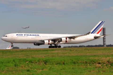 F-GLZO - A340-313 - Air France - CDG - 01-05-2010