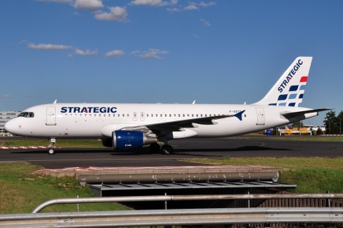 F-GSTS - A320-211 - Strategic Airlines _ France - CDG - 21-08-2010