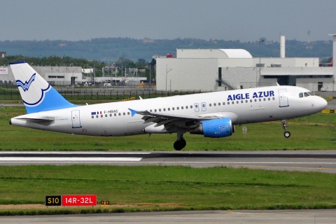 F-HBAC - A320-214 - Aigle Azur - TLS - 29-04-2010