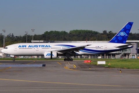 F-OPAR - 777-2Q8(ER) - Air Austral - TLS - 28-04-2010