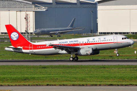 F-WWIS - A320-216 - Sichuan Airlines - TLS - 28-04-2010