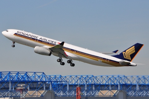 F-WWKR - A330-343 - Singapore Airlines - TLS - 28-04-2010