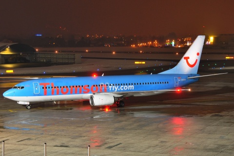 G-CDZH - 737-804 - Thomson Airways - SZG - 09-01-2010