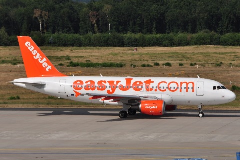 G-EZDX - A319-111 - easyJet - CGN - 10-07-2010
