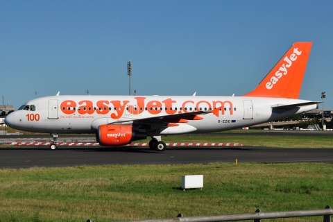 G-EZID - A319-111 - easyJet - CDG - 21-08-2010