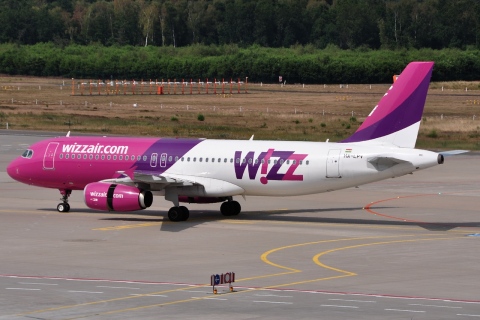 HA-LPV - A320-232 - Wizz Air - CGN - 10-07-2010