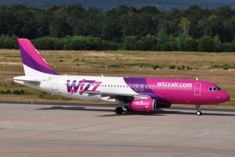 HA-LPV - A320-232 - Wizz Air - CGN - 10-07-2010b