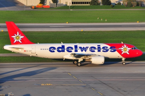 HB-IHY - A320-214 - Edelweiss Air - ZRH - 11-04-2010