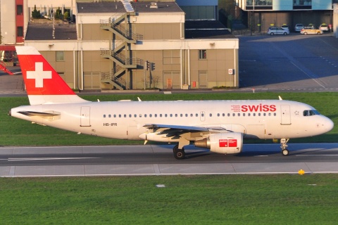 HB-IPR - A319-112 - Swiss - ZRH - 11-04-2010