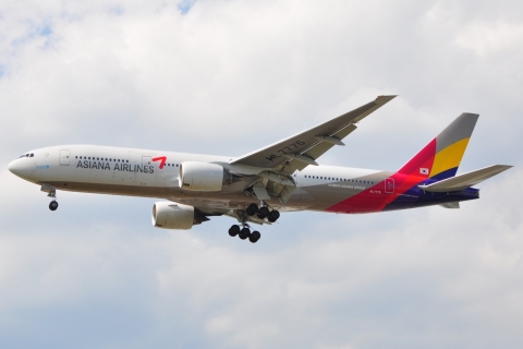 HL7775 - 777-28E(ER) - Asiana Airlines - FRA - 06-07-2010