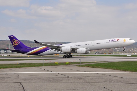HS-TNA - A340-642 - Thai Airways International - ZRH - 10-04-2010b