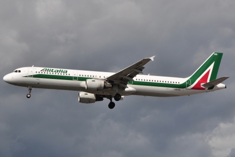 I-BIXO - A321-111 - Alitalia - LHR - 28-08-2010