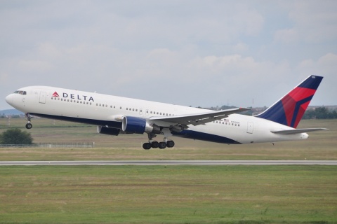 N1200K - 767-332(ER)(WL) - Delta Air Lines - BUD - 01-09-2010