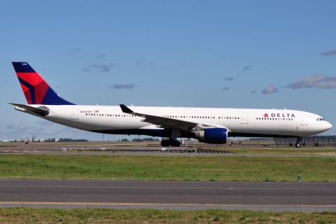 N806NW - A330-323 - Delta Air Lines - CDG - 21-08-2010