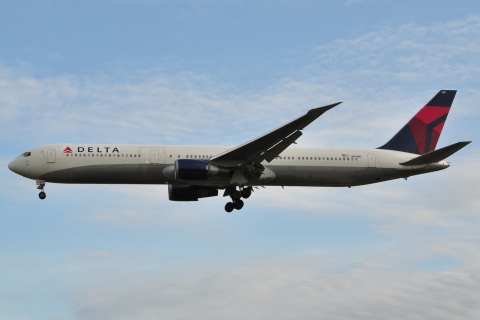 N831MH - 767-432(ER) - Delta Air Lines - LHR - 29-08-2010