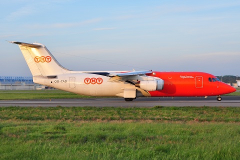 OO-TAD - BAe 146-300 - TNT Airways - TLS - 29-04-2010