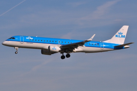 PH-EZG - ERJ-190STD (ERJ-190-100) - KLM Cityhopper - BRU - 22-04-2010
