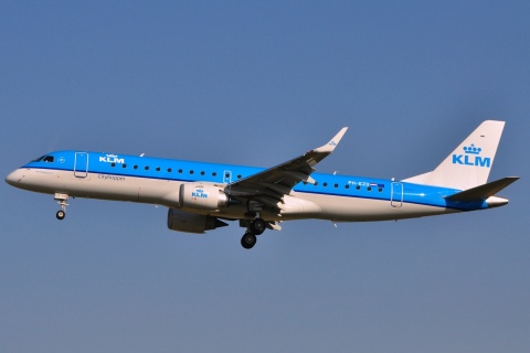 PH-EZO - ERJ-190STD (ERJ-190-100) - KLM Cityhopper - BRU - 23-04-2010