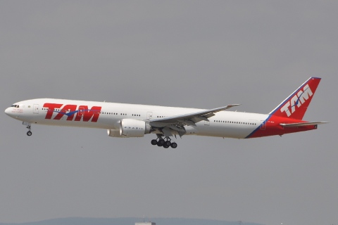 PT-MUA - 777-32W(ER) - TAM Linhas Aereas - FRA - 07-07-2010