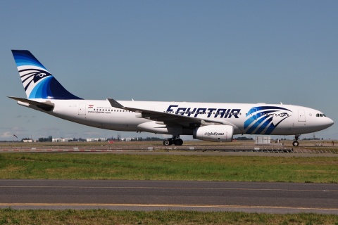 SU-CGE - A330-243 - Egyptair - CDG - 21-08-2010