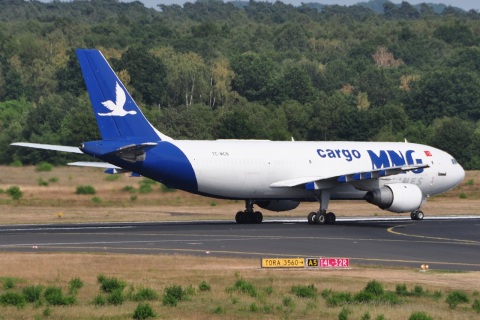 TC-MCB - A300B4-203 - MNG Airlines - CGN - 10-07-2010b
