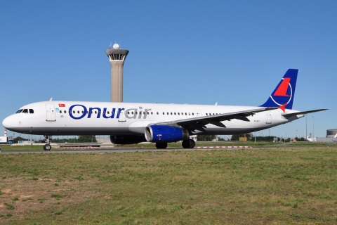 TC-ONJ - A321-111 - Onur Air - CDG - 21-08-2010
