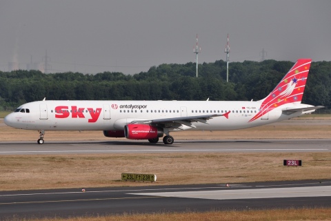 TC-SKI - A321-131 - Sky Airlines - DUS - 10-07-2010b